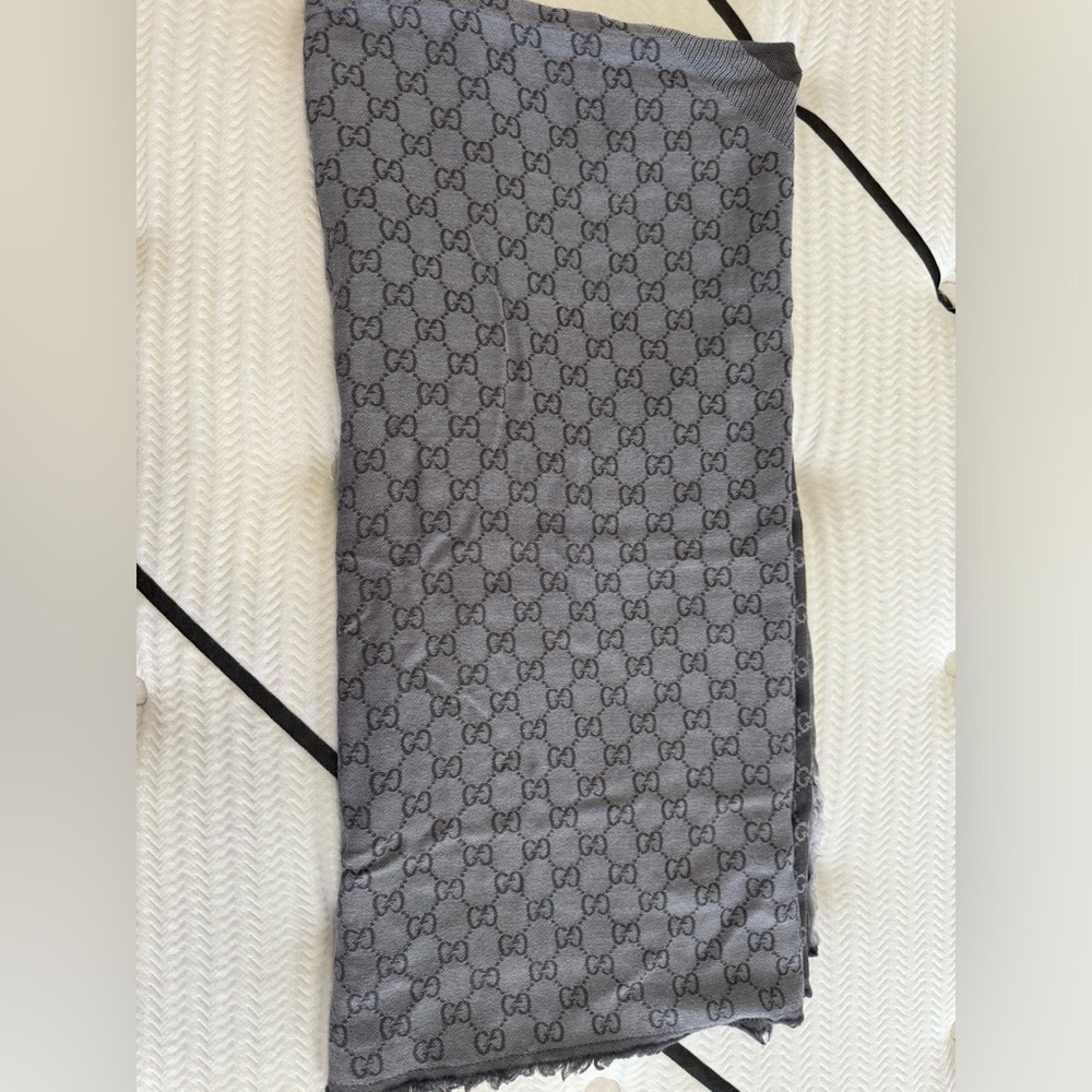 Woman Scarf Gucci Authentic..